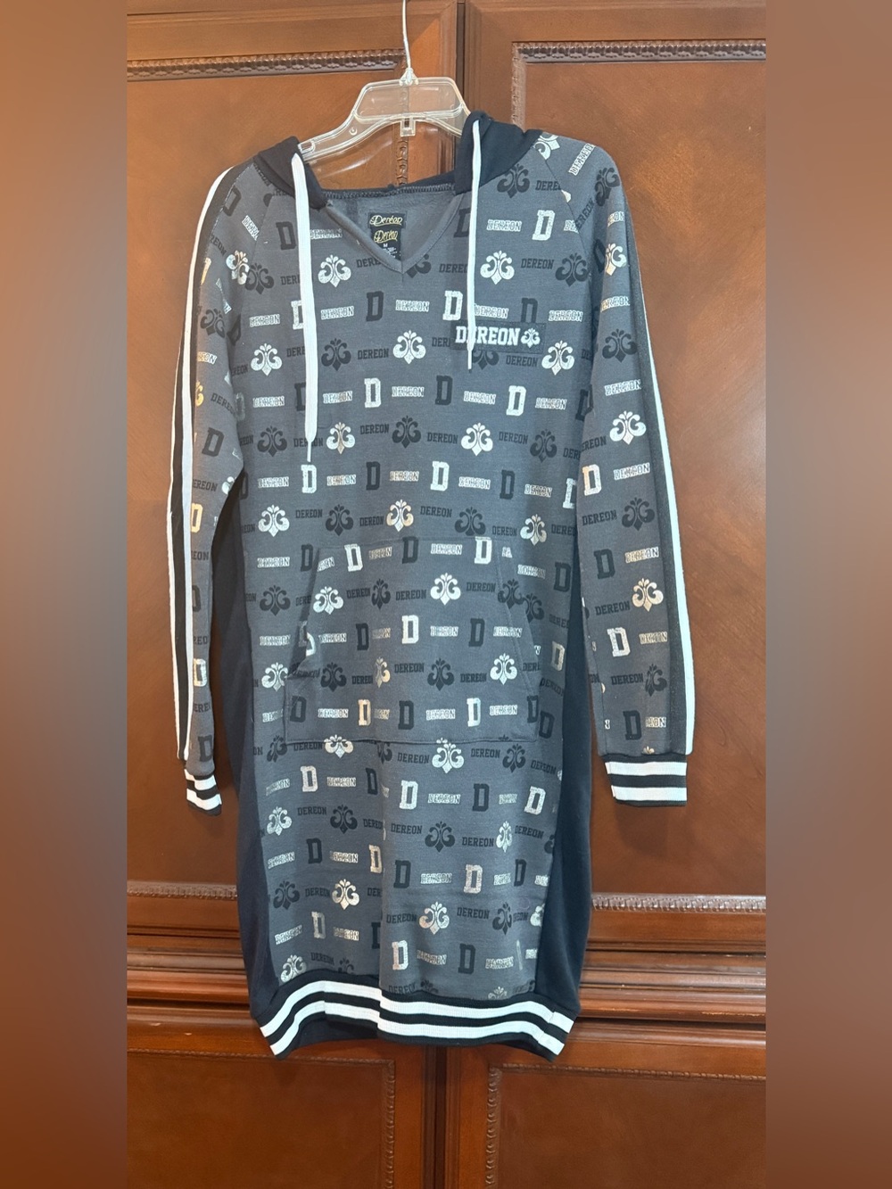 Dereon NWT by Beyoncé hoodie
dress features a bold all-over
monogram Y2K sz M - Picture 4 of 11